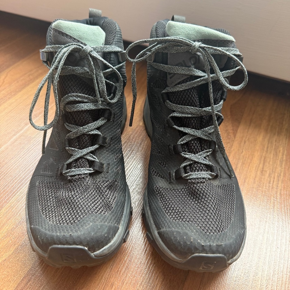 Women's Hiking Shoes - Saloman Outline Mid GORE-TEX (W7)